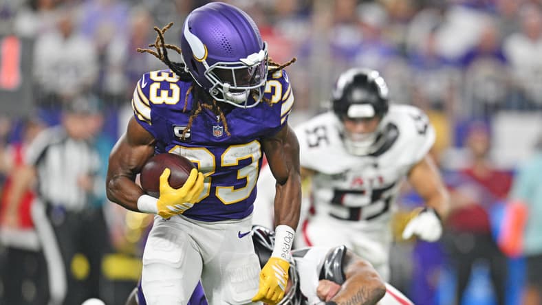 Aaron Jones Sr. runs the ball for the Vikings against the Falcons at U.S. Bank Stadium.