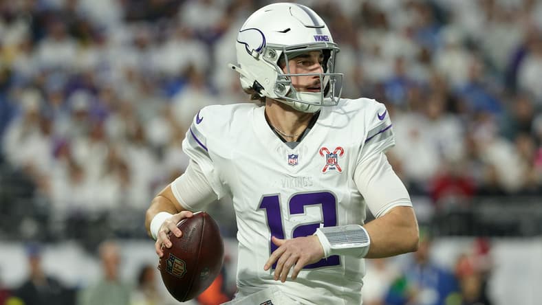 Vikings QB Max Brosmer against the Lions on Christmas