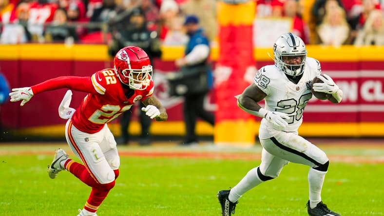 Sincere McCormick runs the ball against the Chiefs at Arrowhead Stadium.
