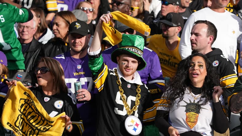 Steelers fans in London against the Vikings