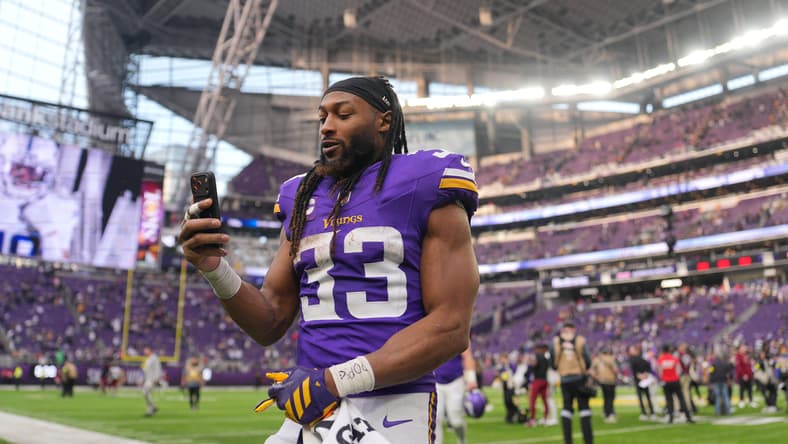 Aaron Jones reacts on the field after a Vikings game at U.S. Bank Stadium. Vikings offense