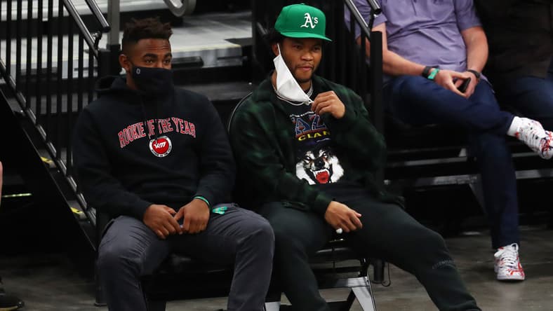 Cardinals QB Kyler Murray at an NBA game in 2021