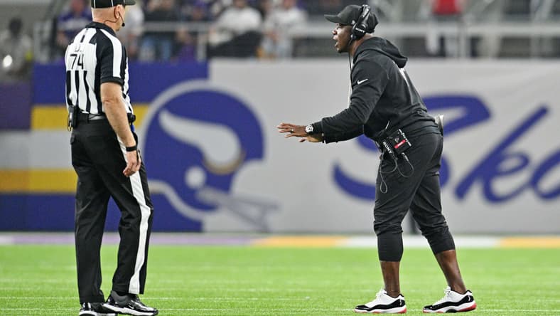 Falcons head coach Raheem Morris against the Vikings in 2025