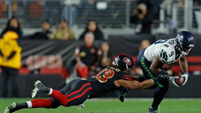 49ers linebacker Eric Kendricks against the Seahawks in 2025