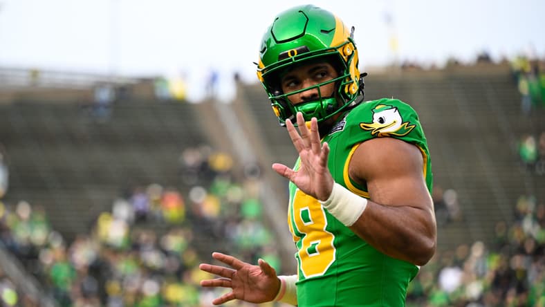 Oregon TE Kenyon Sadiq in 2025