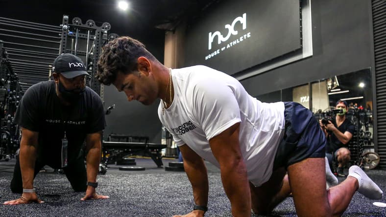 Seahawks linebacker Chazz Surratt in 2021