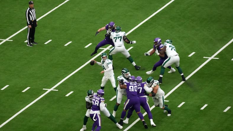 Jets QB Aaron Rodgers in 2024 aganst the Vikings