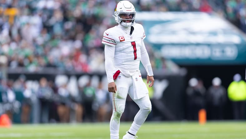 Kyler Murray looks downfield during a Cardinals game against the Eagles at Lincoln Financial Field. Vikings QB competition
