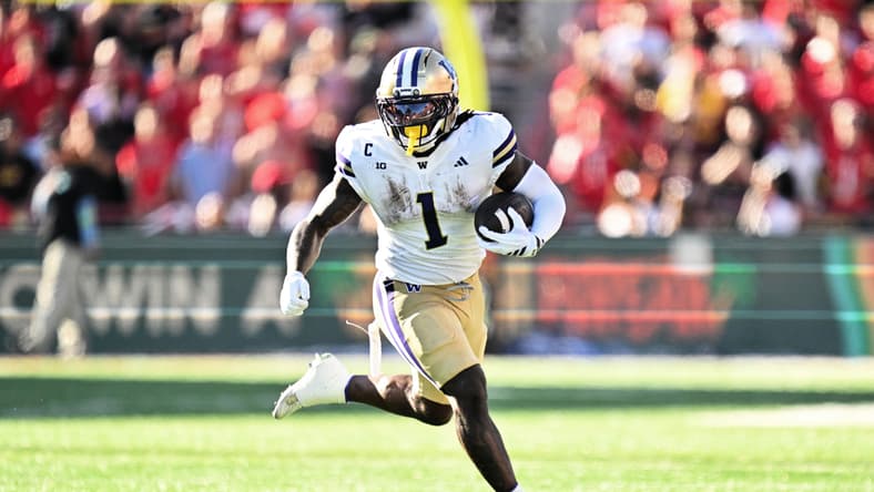 Jonah Coleman runs with the ball during a game against the Maryland Terrapins.