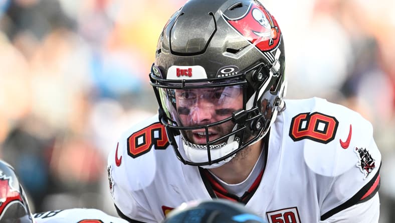 Baker Mayfield lines up at the line of scrimmage during a Buccaneers road game. Sam Darnold