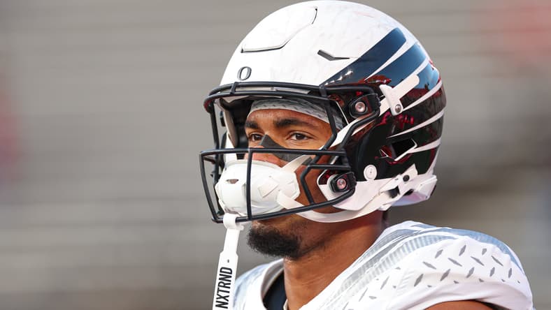 Oregon TE Kenyon Sadiq against Rutgers in 2025