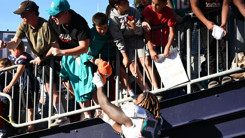 Dolphins center Aaron Brewer against the Patriots in 2024
