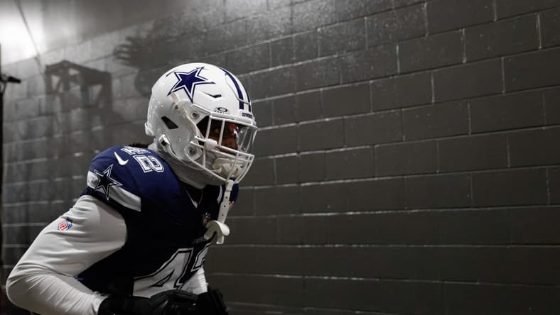 Cowboys pass rusher Jadeveon Clowney against the Commanders in 2025