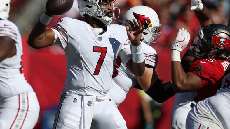 Jacoby Brissett throws a pass during a road game against the Buccaneers.