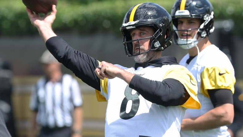 Steelers QB Aaron Rodgers at OTAs in 2026