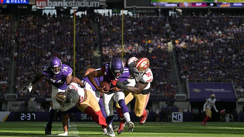 NFL: San Francisco 49ers at Minnesota Vikings