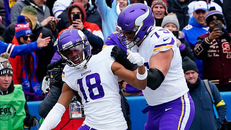 Vikings Place 2 Players on IR, Sign 2 New