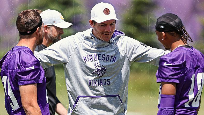 Vikings HC Acknowledges