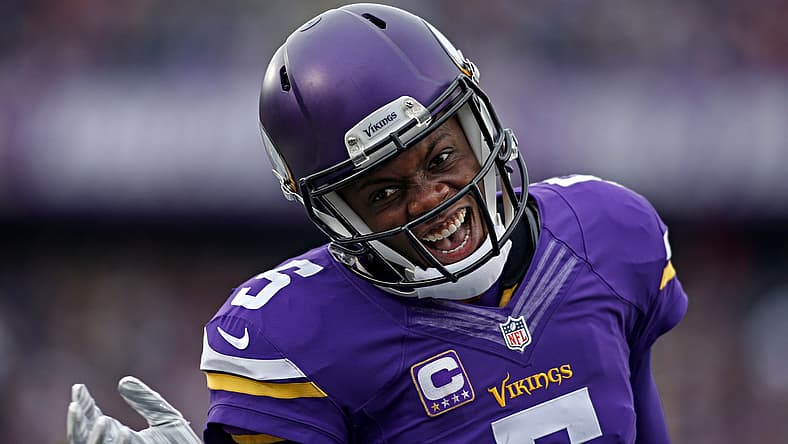 Teddy Bridgewater celebrates after a touchdown pass against the Chicago Bears at TCF Bank Stadium.
