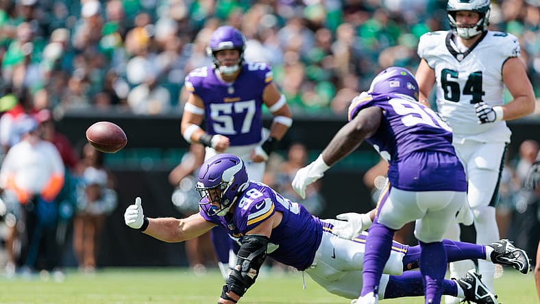 Bo Richter attempts an interception against the Eagles in preseason. Tyrion Ingram-Dawkins