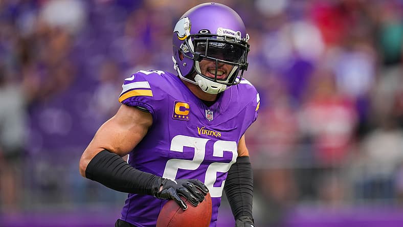 Harrison Smith warming up before a Vikings home game against the 49ers.