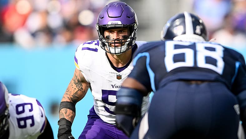 Blake Cashman reads Titans backfield during Vikings game in Nashville.