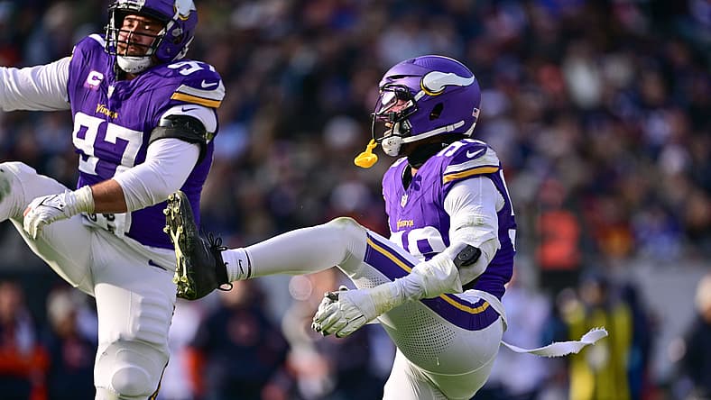 Jonathan Greenard celebrating a sack during Vikings vs Bears game