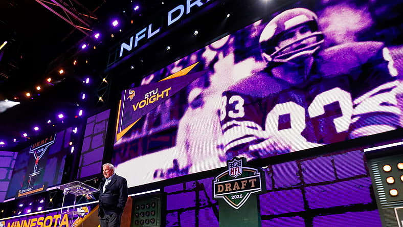 Stu Voigt announces the Vikings’ 102nd pick at the 2025 NFL Draft.