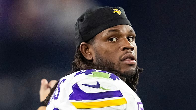 Josh Metellus lines up on defense during the Vikings’ NFC wild card game against the Rams.
