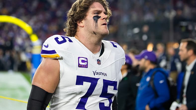 Brian O’Neill prepares to block during the Vikings-Rams NFC Wild Card game in Glendale.
