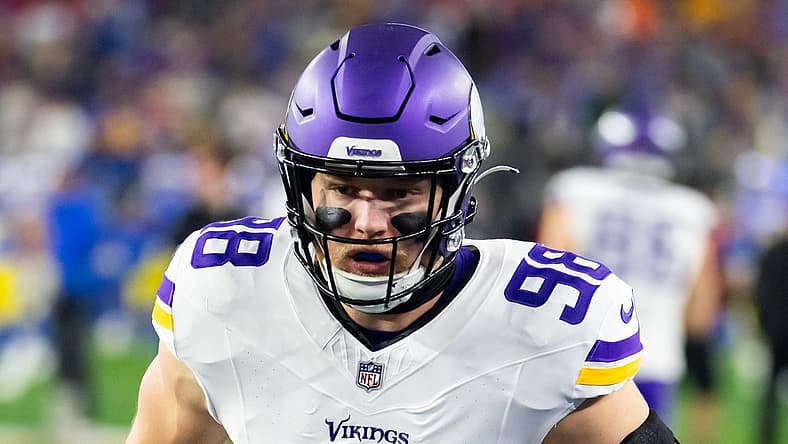 Bo Richter lines up against the Rams during the Vikings’ NFC wild-card game at State Farm Stadium.