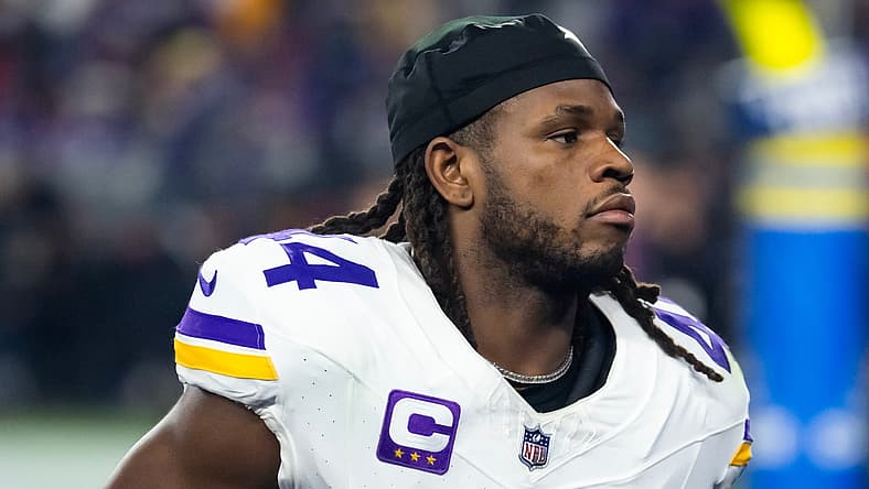 Safet Josh Metellus during the 2024 postseason with the Vikings.