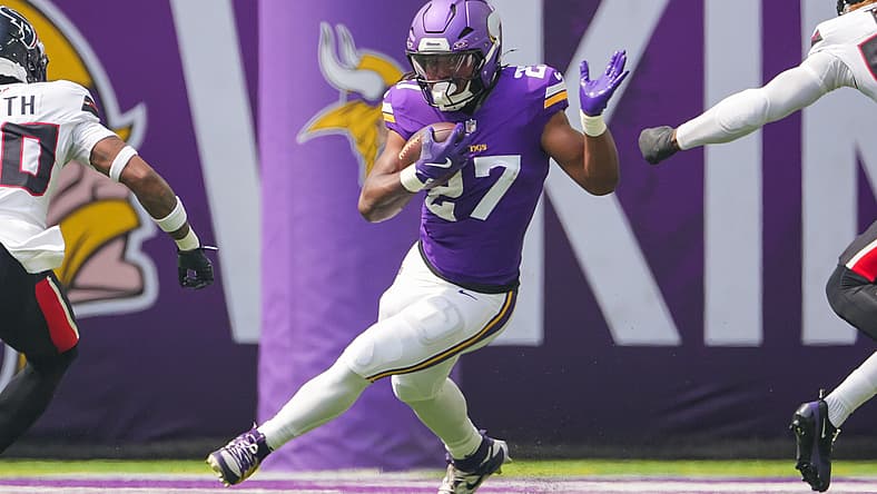 Jordan Mason runs the ball for the Vikings against the Texans in 2025.