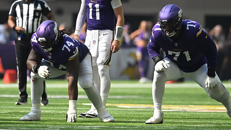 Donovan Jackson and Christian Darrisaw line up for the Vikings against the Bengals.