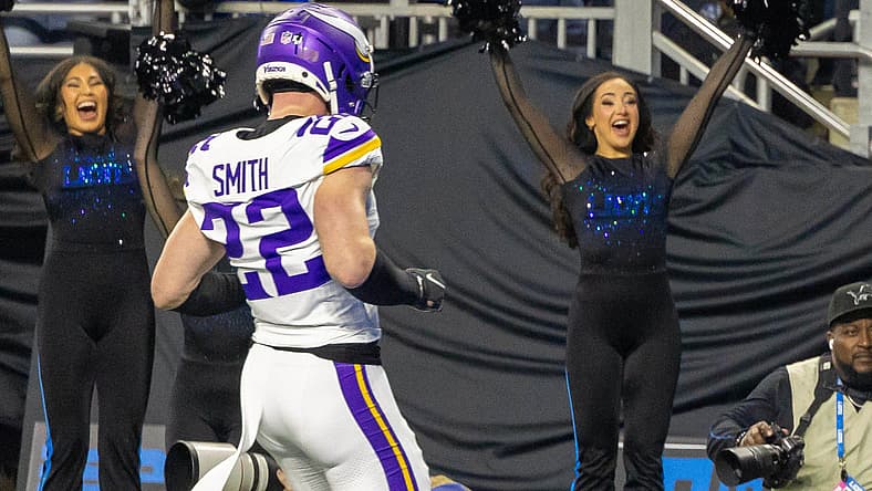 Vikings safety Harrison Smith in the 2024 playoffs, Vikings legends