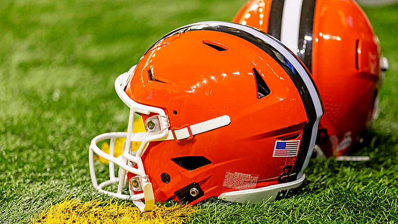 Cleveland Browns helmet in 2025 Week 4.