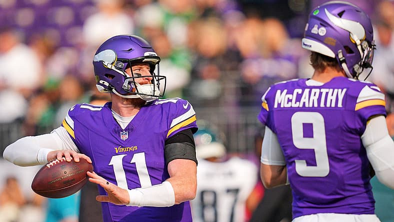 Carson Wentz gets ready before the Vikings’ home game against his former team, the Philadelphia Eagles, at U.S. Bank Stadium.