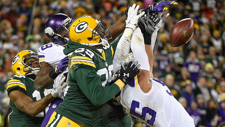 Anthony Barr with the Vikings against the Packers in 2016