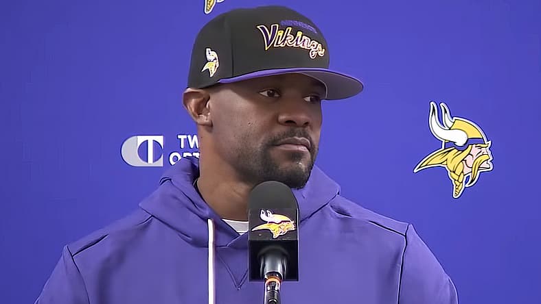 Brian Flores speaks to reporters about the Packers, Harrison Smith, and his future with the Vikings.
