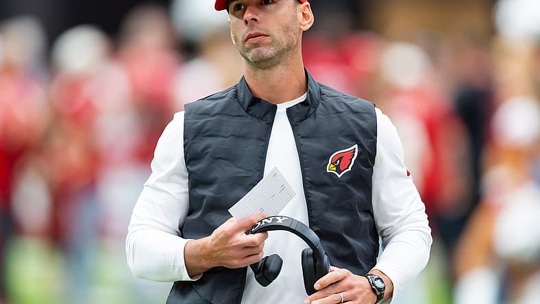 Jonathan Gannon reacts on the sideline during the Cardinals’ game against the Green Bay Packers. Vikings schedule