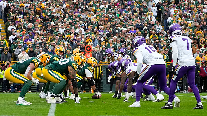 Jordan Love against the Vikings defense in 2025