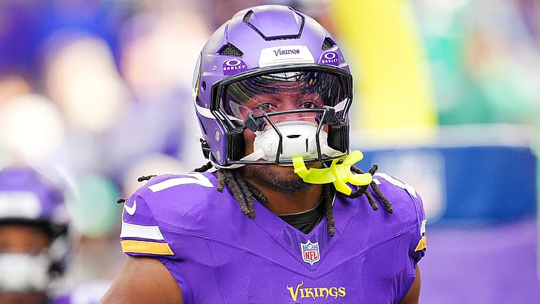 Jordan Mason warms up before a Vikings game against the Eagles. Vikings running back weakness