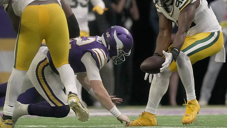 Vikings QB Max Brosmer in Week 18 of 2025