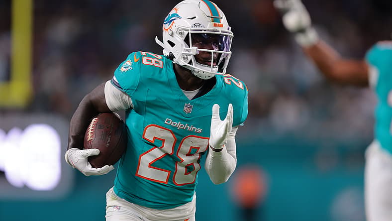 De’Von Achane runs for a gain against the Ravens at Hard Rock Stadium.