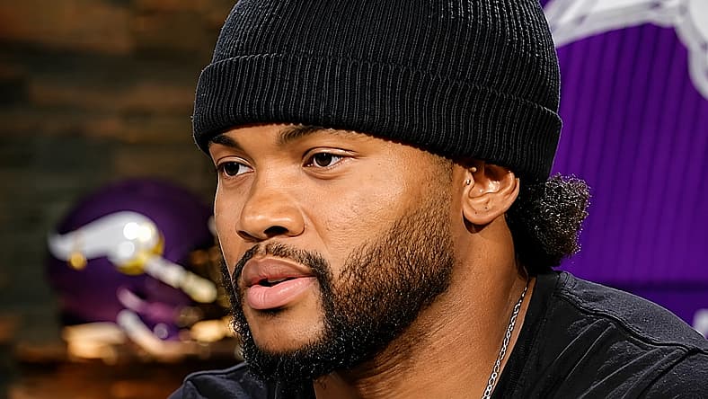 Kyler Murray signs his contract with the Minnesota Vikings after joining the team in free agency. Vikings QB battle