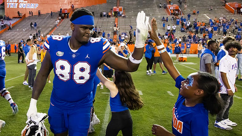 Caleb Banks gives high-fives to fans after Florida’s spring game. Vikings rookie starters