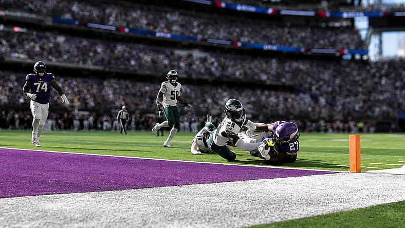 Jordan Mason scores a touchdown against the Eagles at U.S. Bank Stadium.