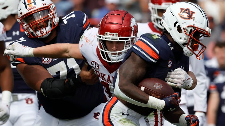 Arkansas LB Trickles 