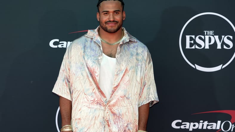 Eric Kendricks arrives on the red carpet at the 2023 ESPYS.