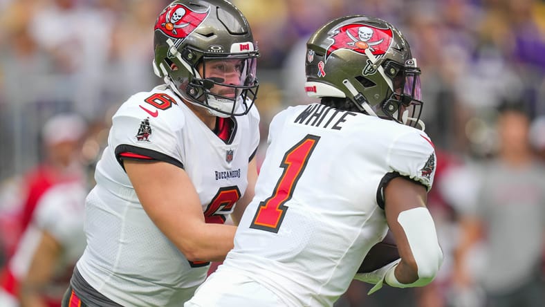 Baker Mayfield handing the ball to Rachaad White during a Buccaneers game against the Vikings. Vikings running back draft plan.